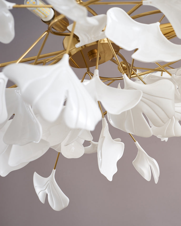 Lustre en laiton à pétales en céramique
