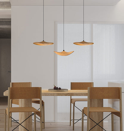 Suspension en bois ondulé en forme de feuille