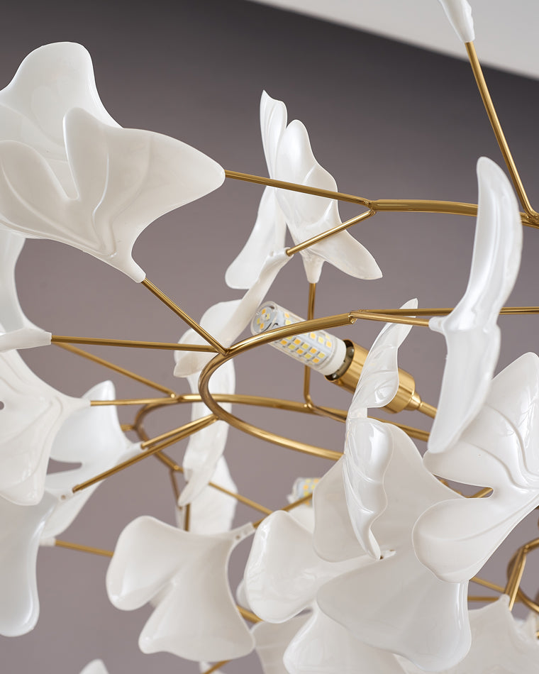 Lustre en laiton à pétales en céramique