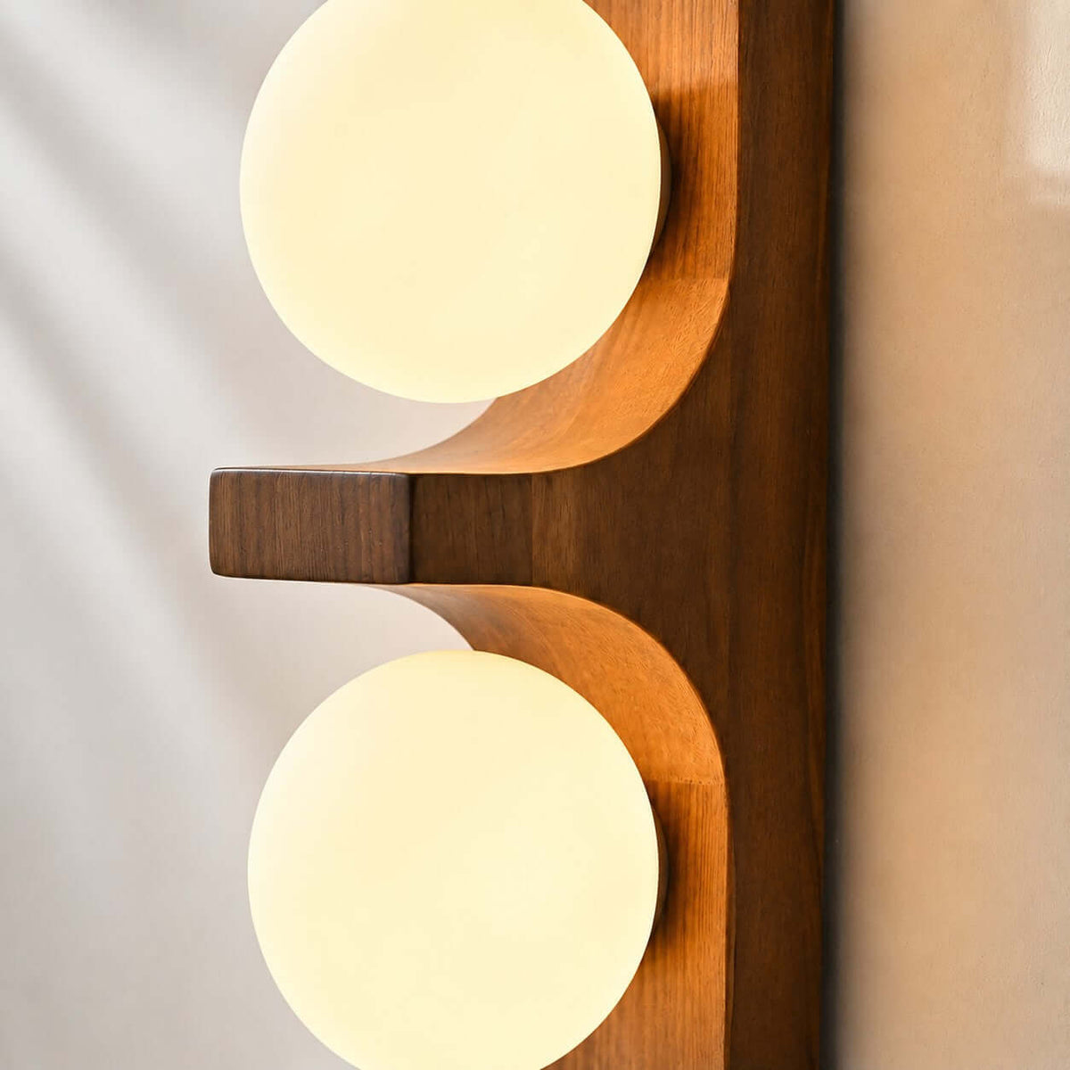 Applique murale double globe en bois