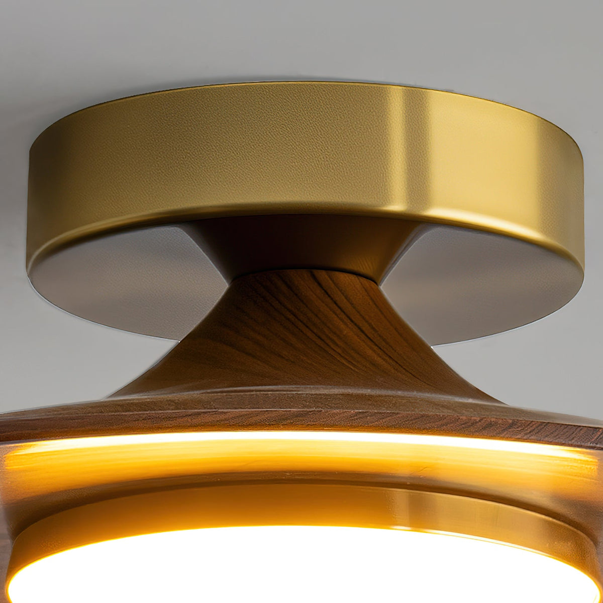Plafonnier en noyer en forme de soucoupe