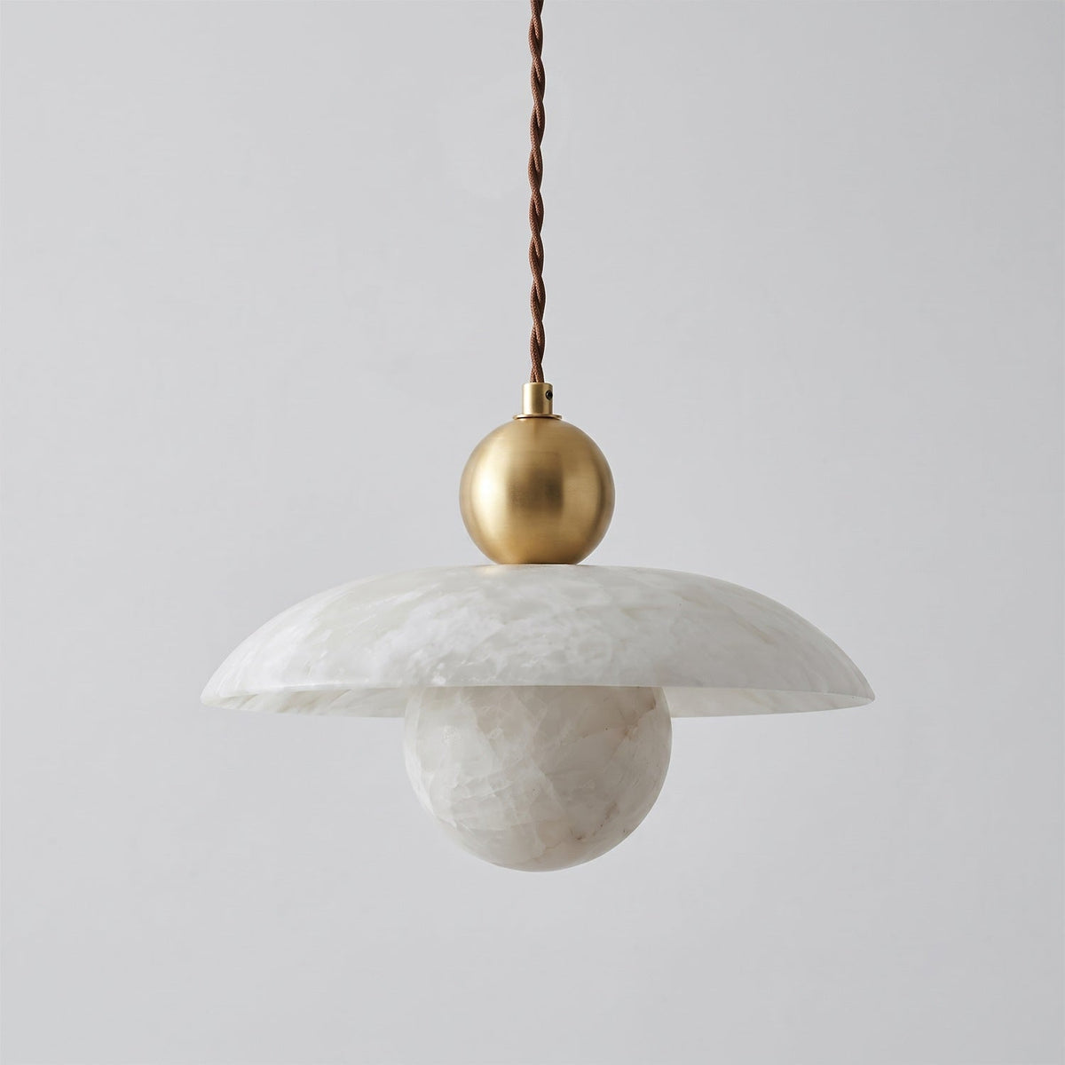Suspension boule en albâtre et laiton