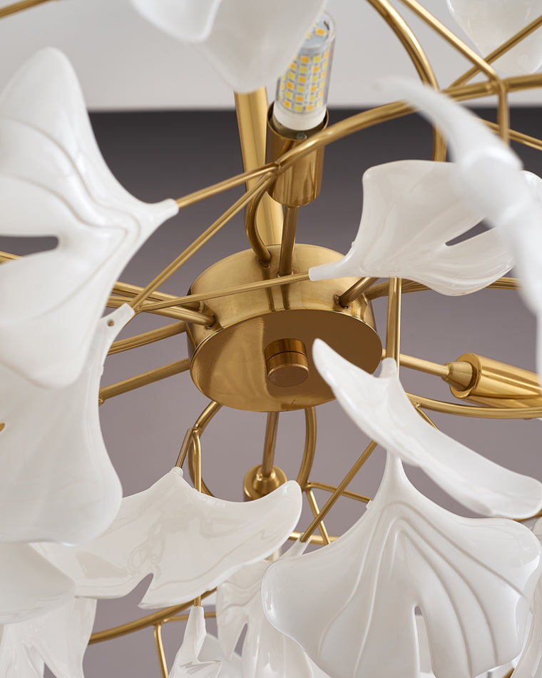 Lustre en laiton à pétales en céramique