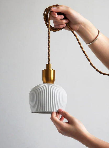 Suspension en céramique cuivrée nervurée