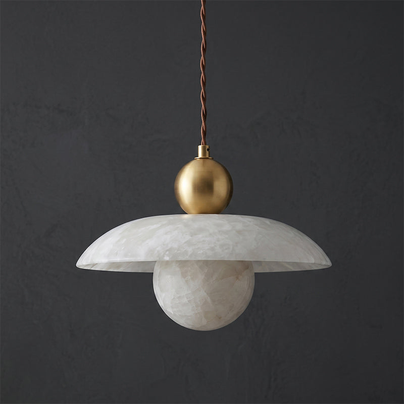 Suspension boule en albâtre et laiton