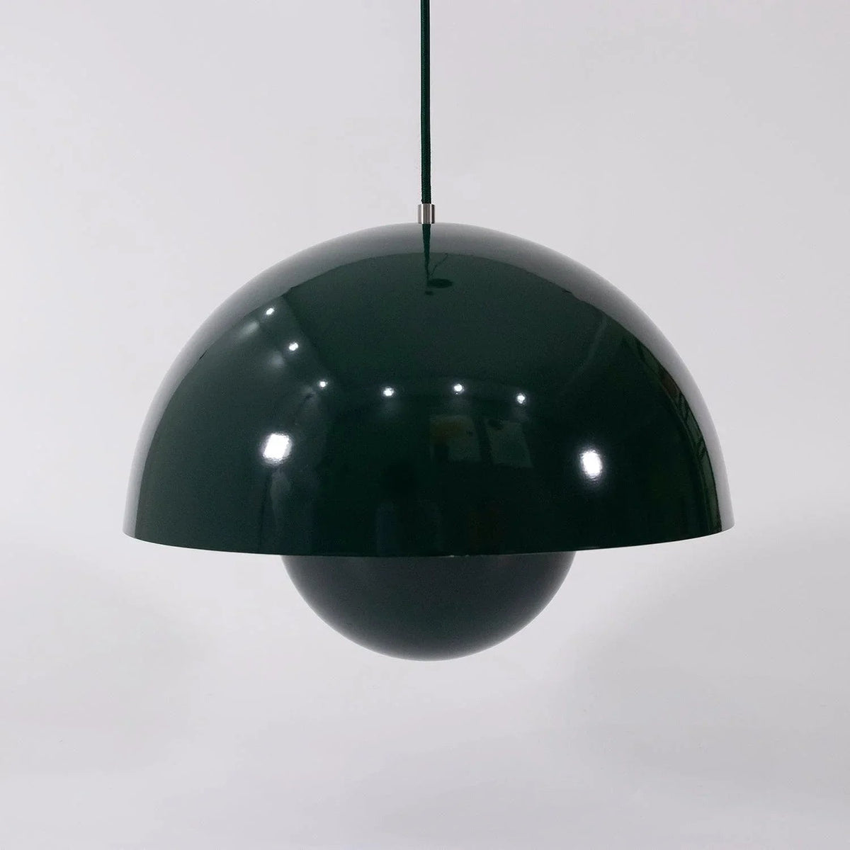 Suspension métallique à deux dômes