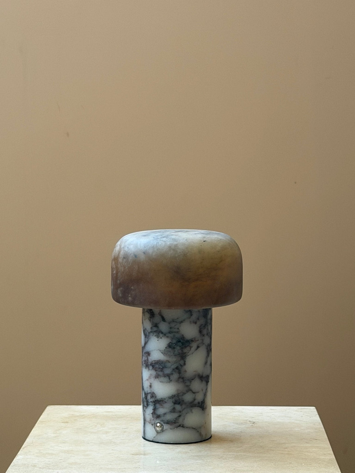 Lampe de table Wabi-Sabi en travertin Brenvale