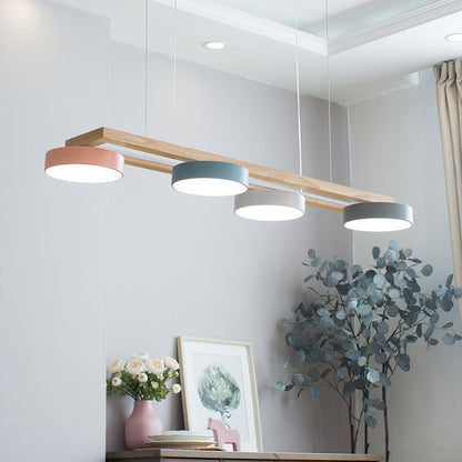 Lustre en bois linéaire avec motif d’oiseaux