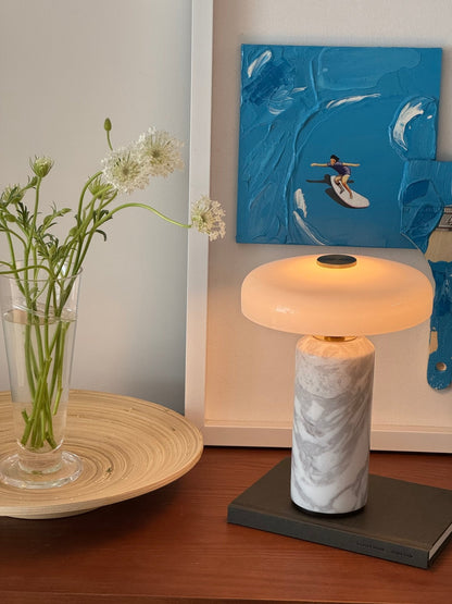Lampe de table en marbre art déco Vestara