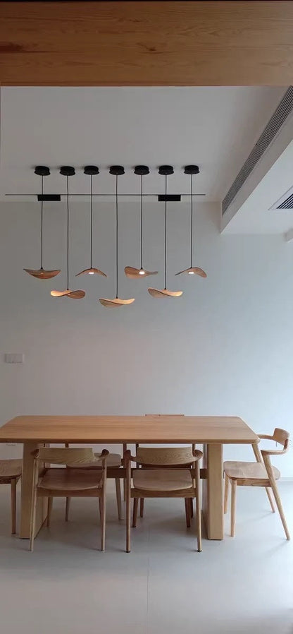 Suspension en bois ondulé en forme de feuille