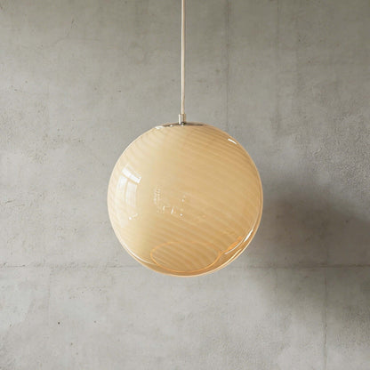 Suspension en forme de globe en verre torsadé