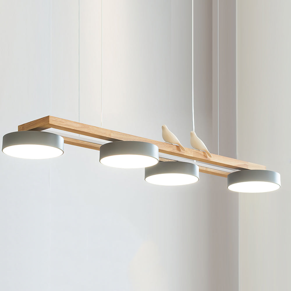 Lustre en bois linéaire avec motif d’oiseaux