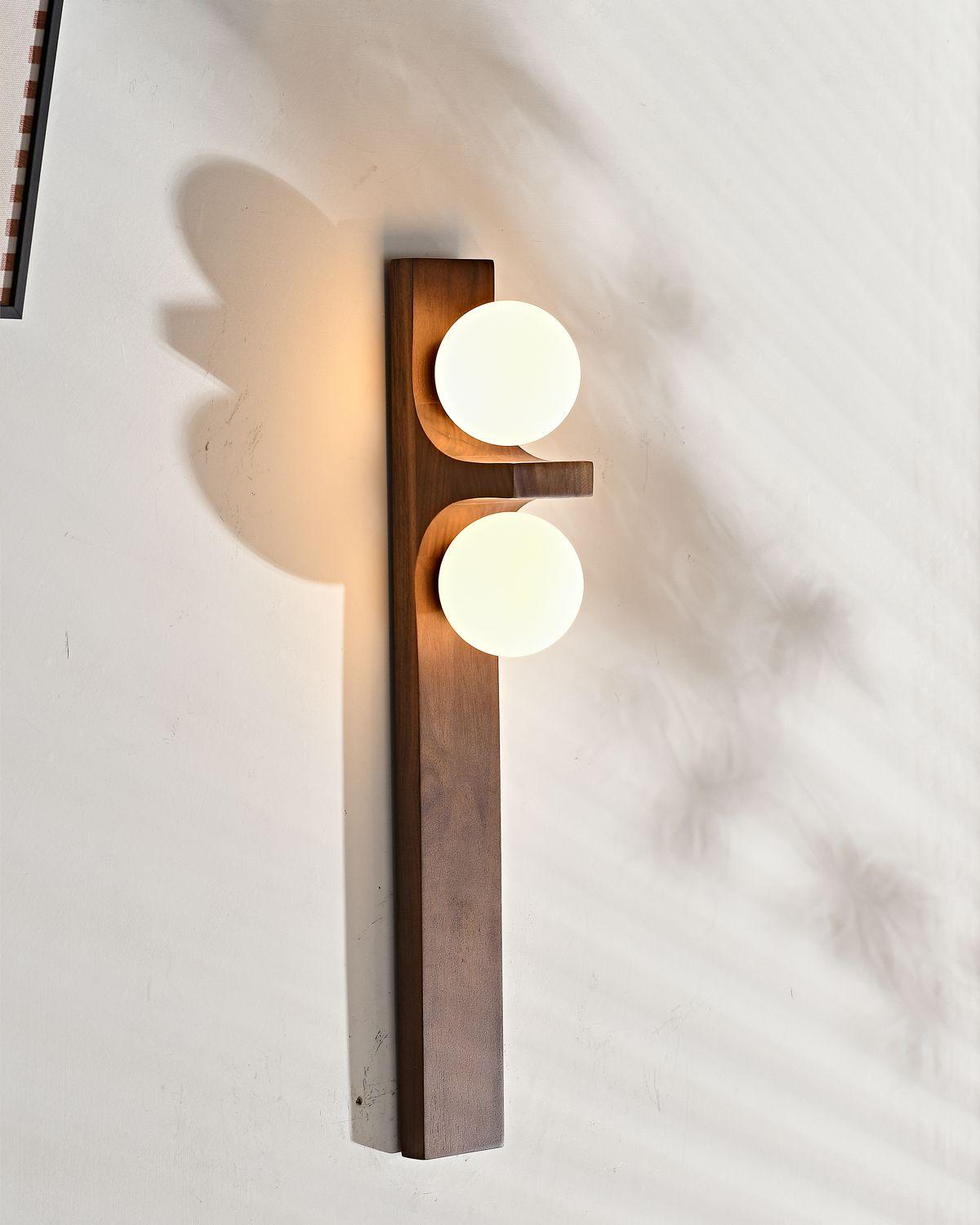 Applique murale double globe en bois