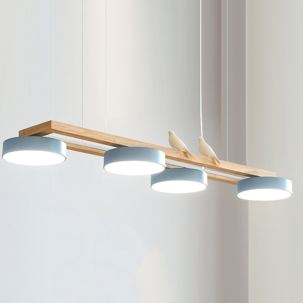 Lustre en bois linéaire avec motif d’oiseaux