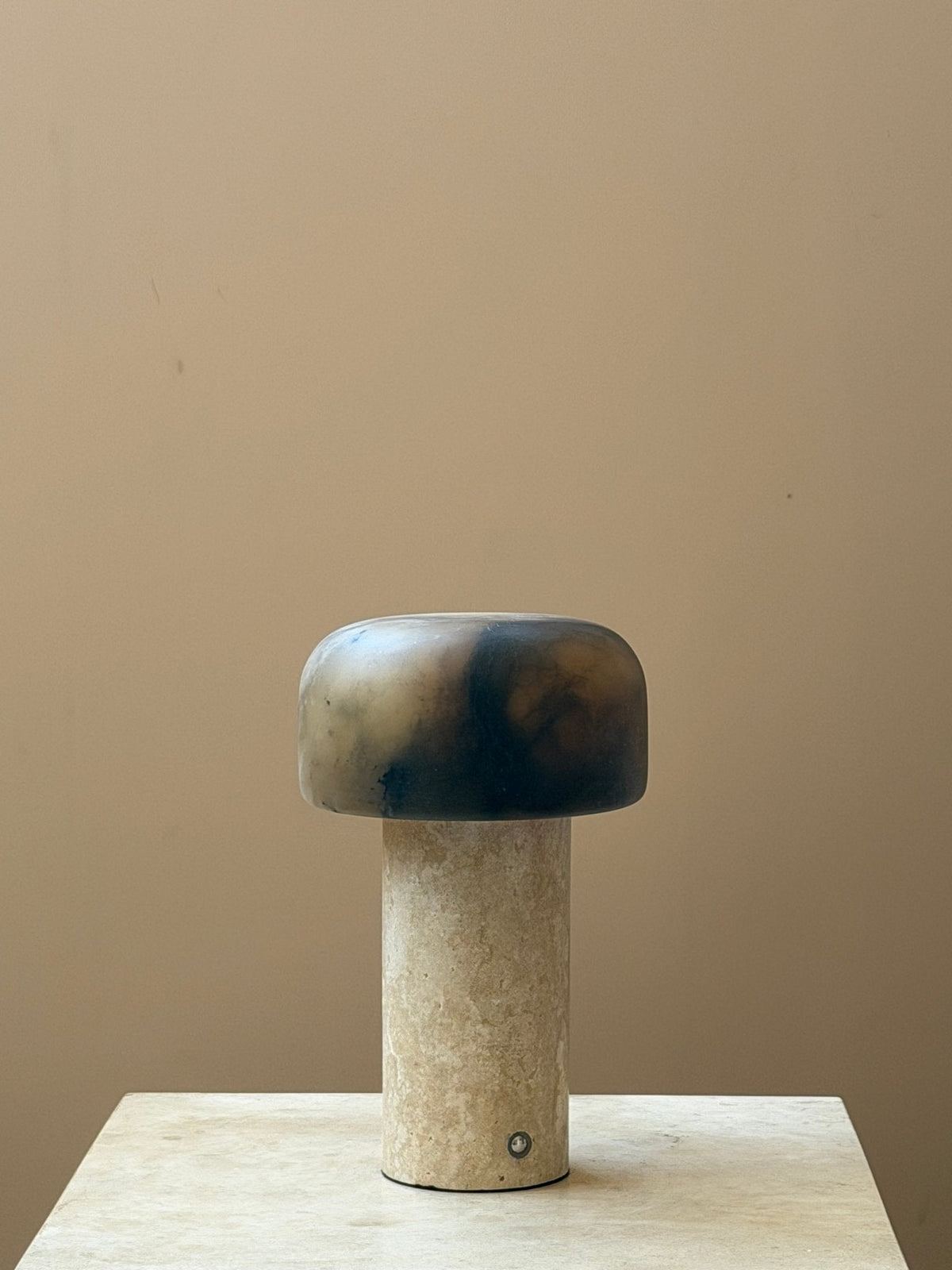 Lampe de table Wabi-Sabi en travertin Brenvale