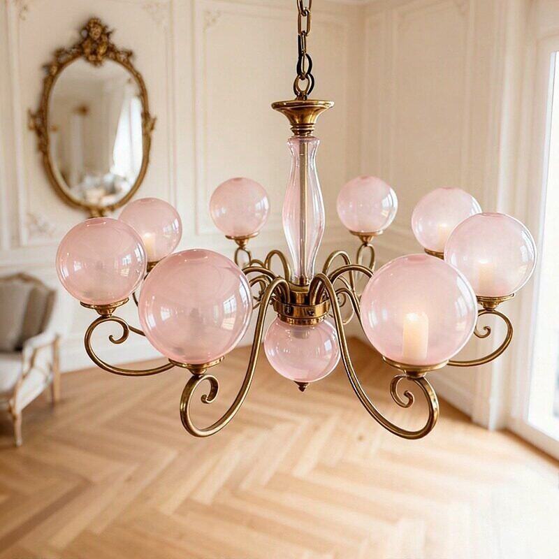Lustre globe en laiton sculpté