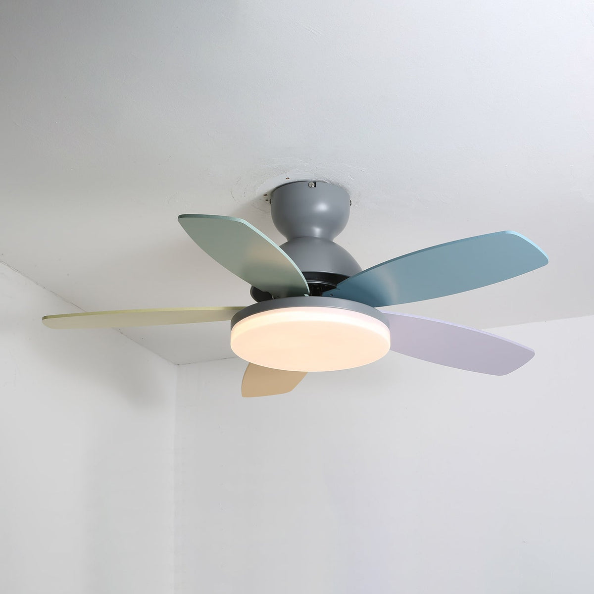 Ventilateur de plafond en bois à pales en forme de fleur