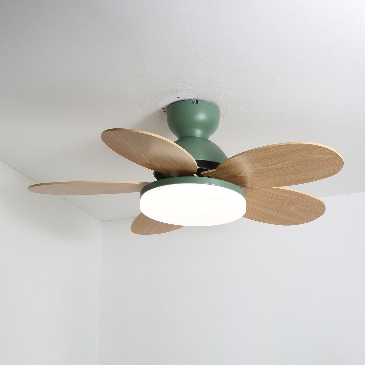 Ventilateur de plafond en bois à pales en forme de fleur