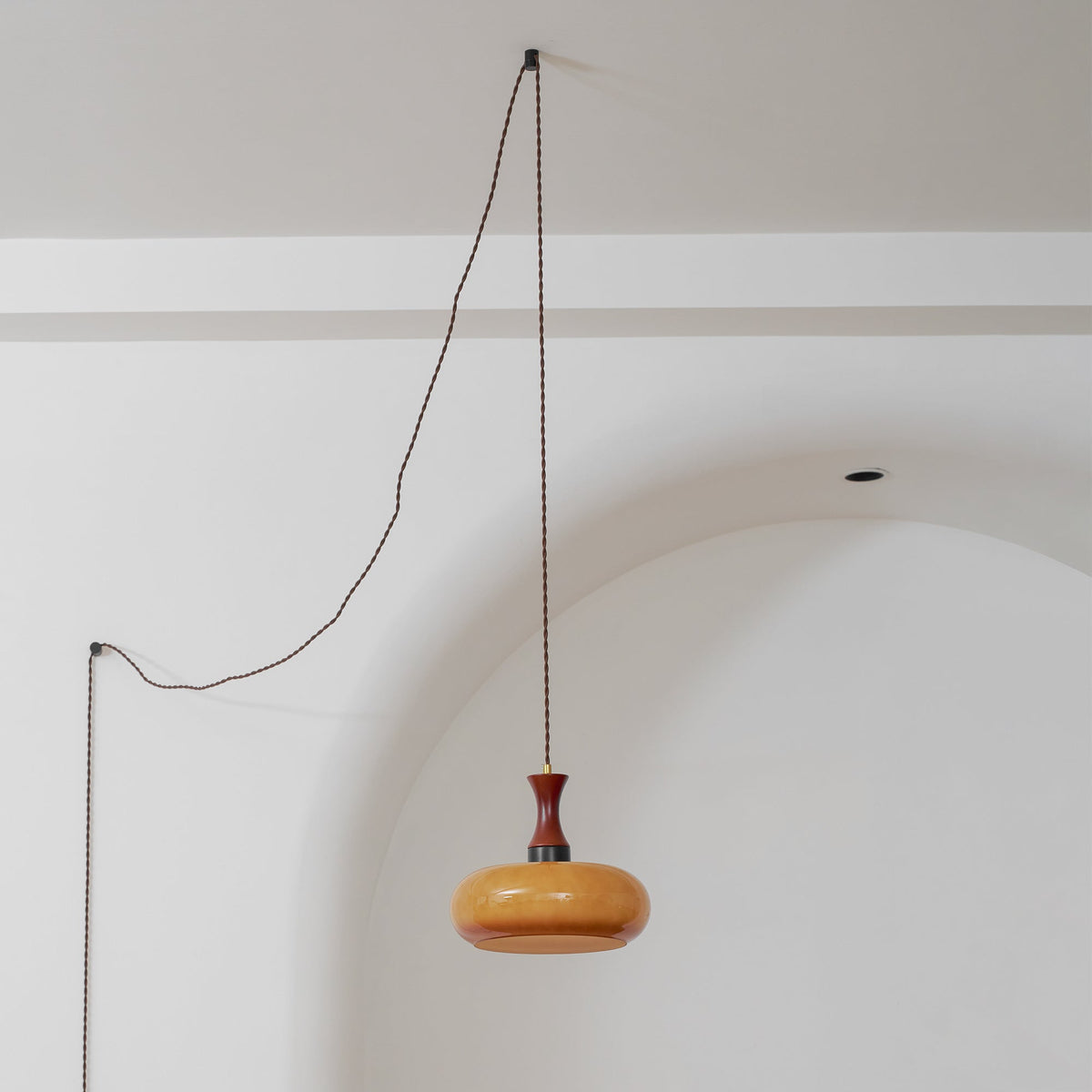Suspension à brancher en verre ambré