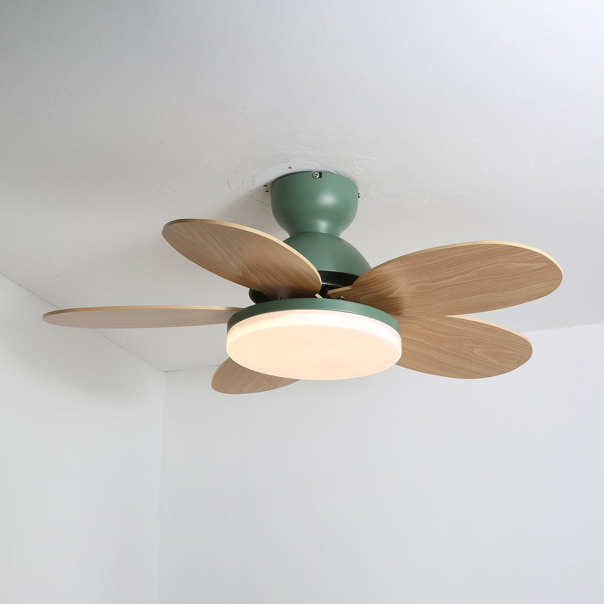 Ventilateur de plafond en bois à pales en forme de fleur
