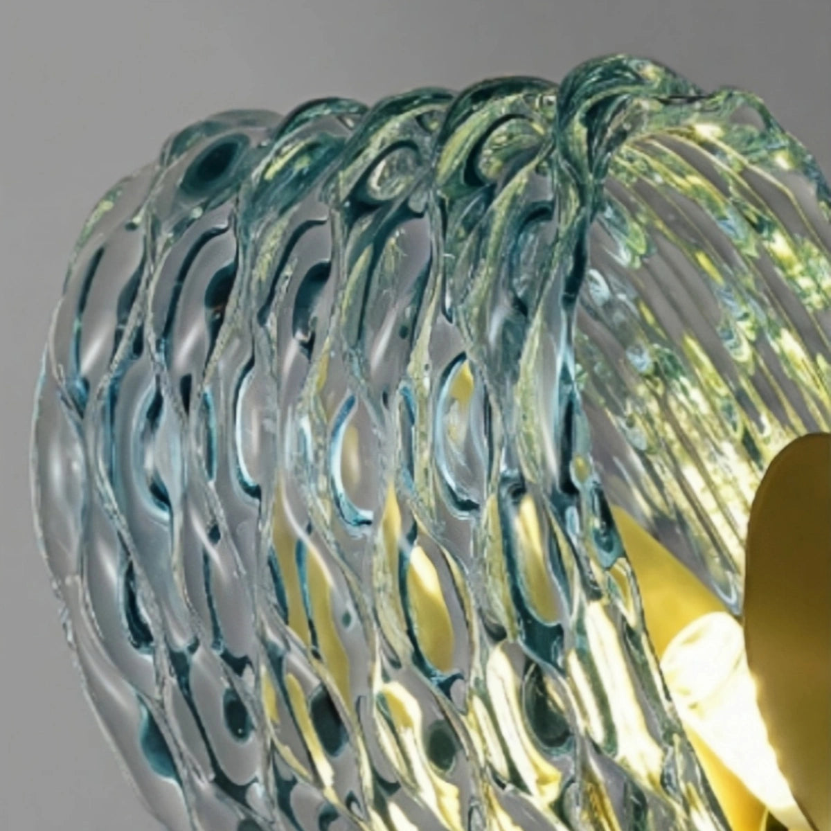 Lustre en verre à plumes de paon