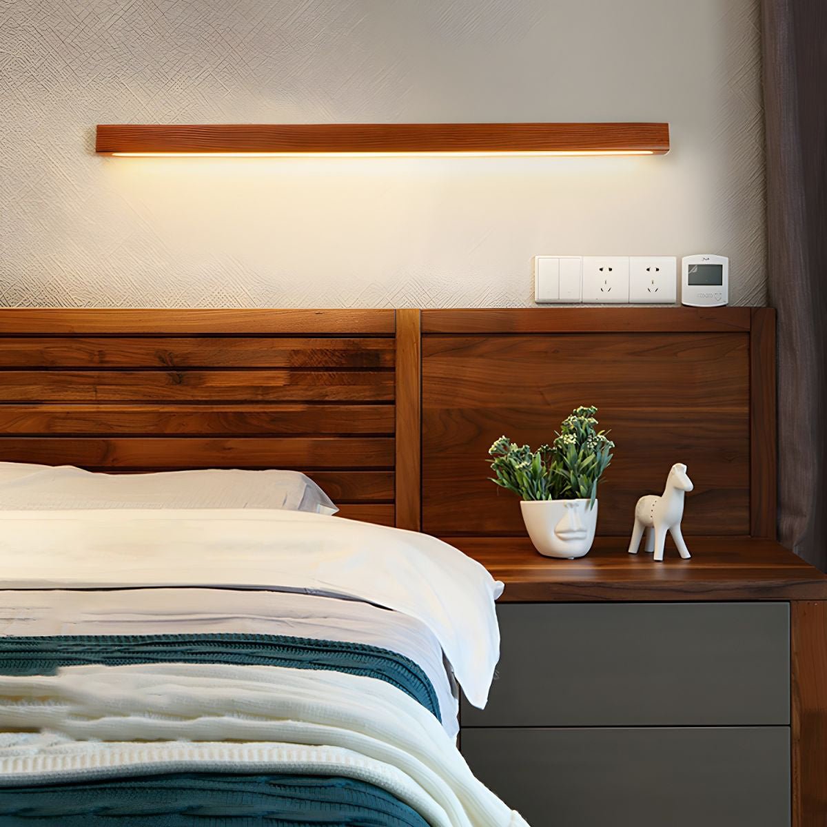 Applique murale linéaire fine en bois
