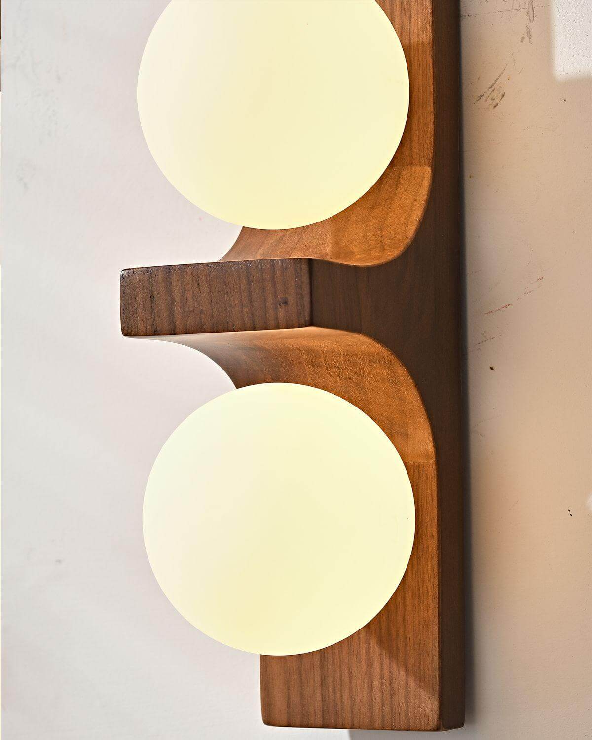 Applique murale double globe en bois