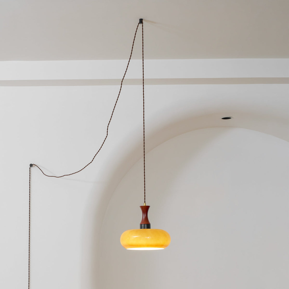 Suspension à brancher en verre ambré