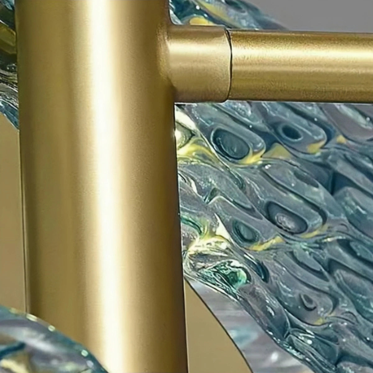 Lustre en verre à plumes de paon