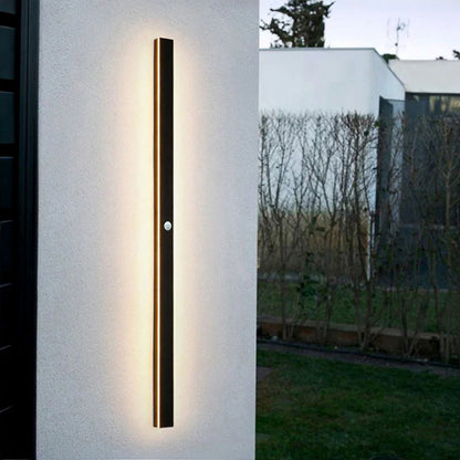 Applique murale extérieure Veldrin minimaliste et fine en métal noir