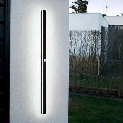 Applique murale extérieure Veldrin minimaliste et fine en métal noir