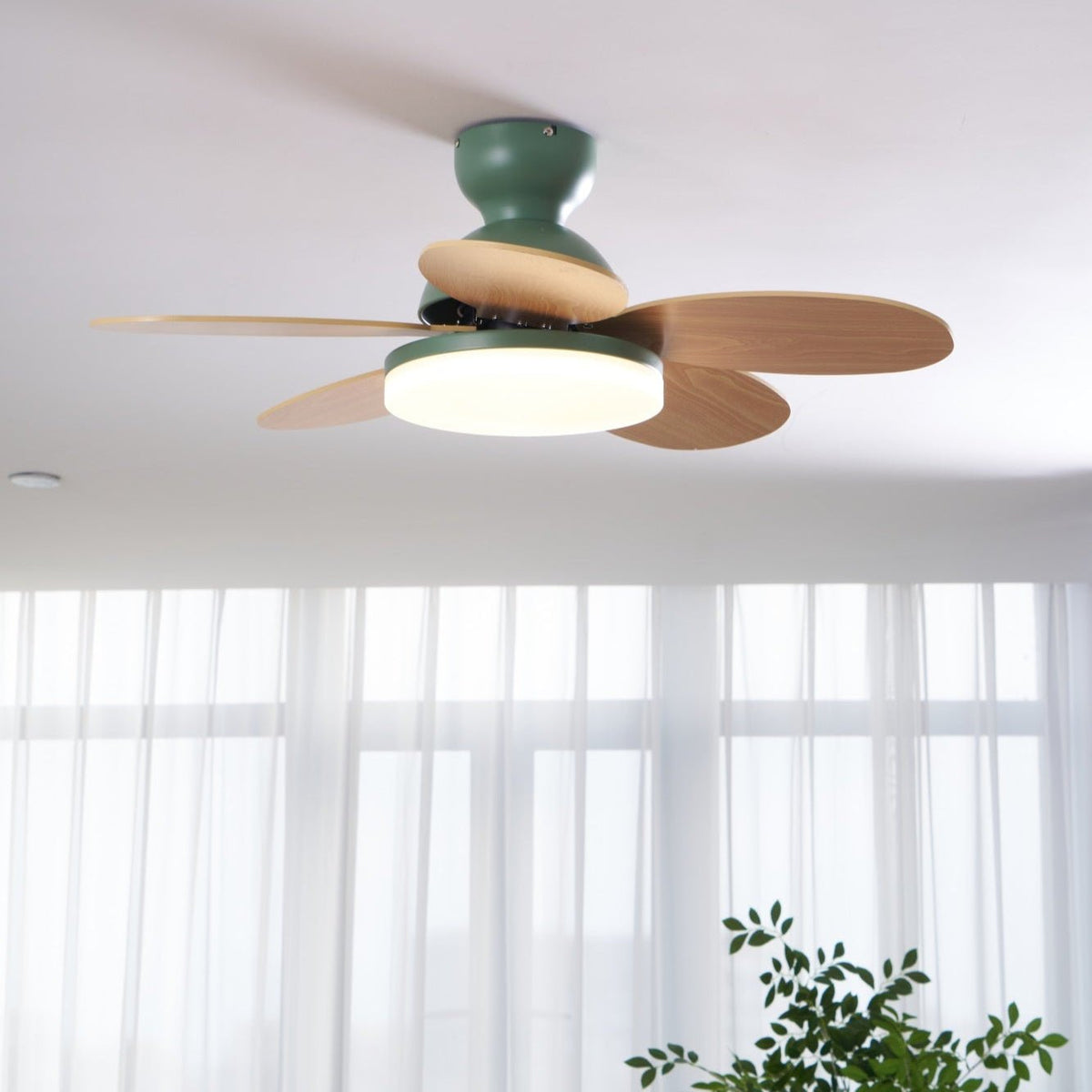 Ventilateur de plafond en bois à pales en forme de fleur