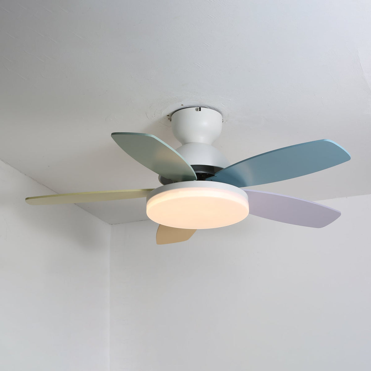 Ventilateur de plafond en bois à pales en forme de fleur