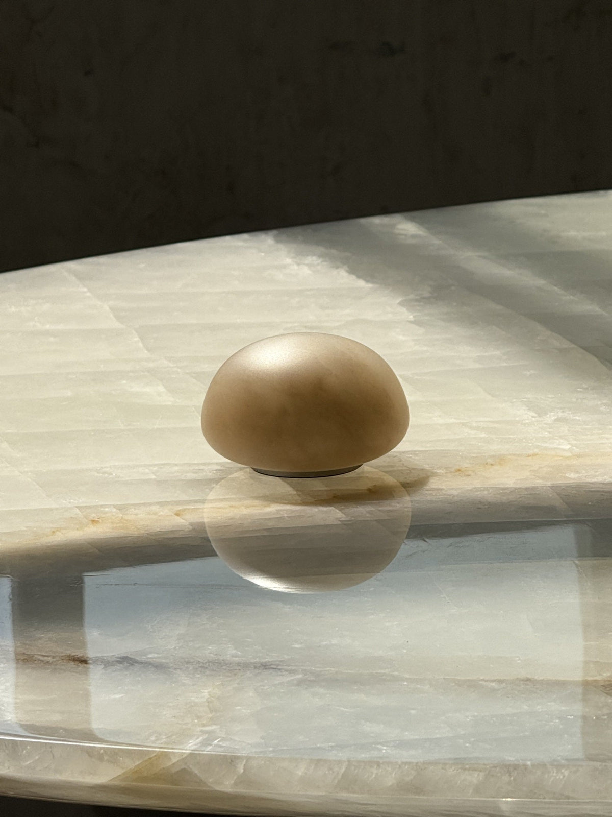 Lampe de table minimaliste en albâtre Alvane