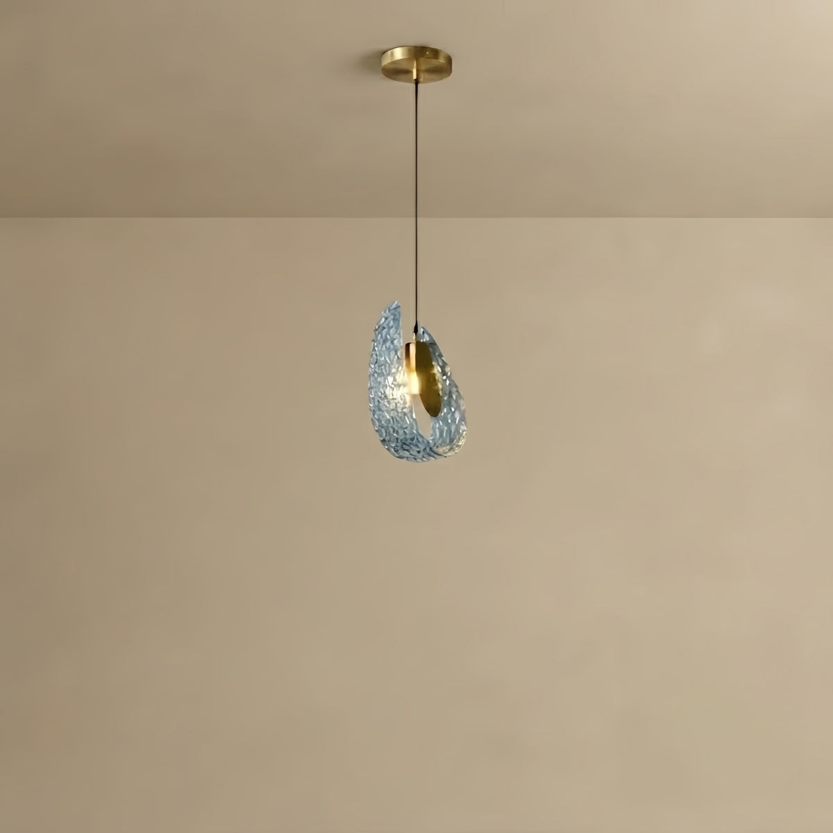 Lustre en verre à plumes de paon