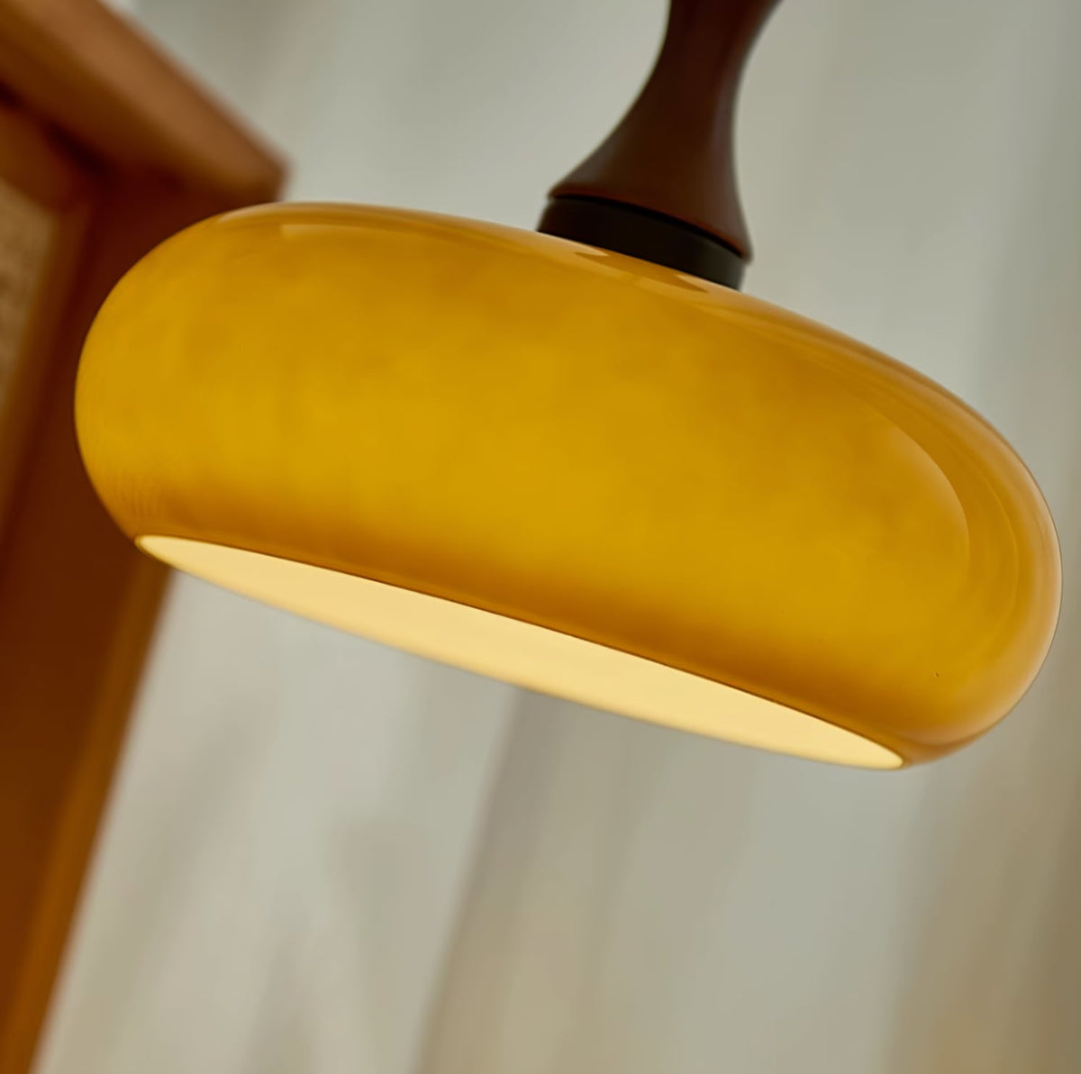 Suspension à brancher en verre ambré