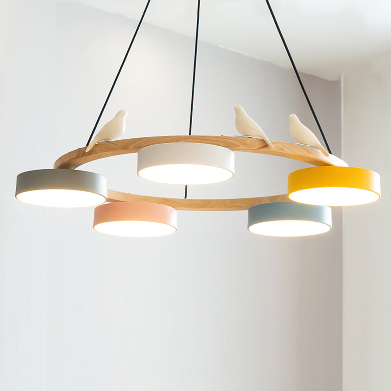 Lustre rond en bois avec oiseaux