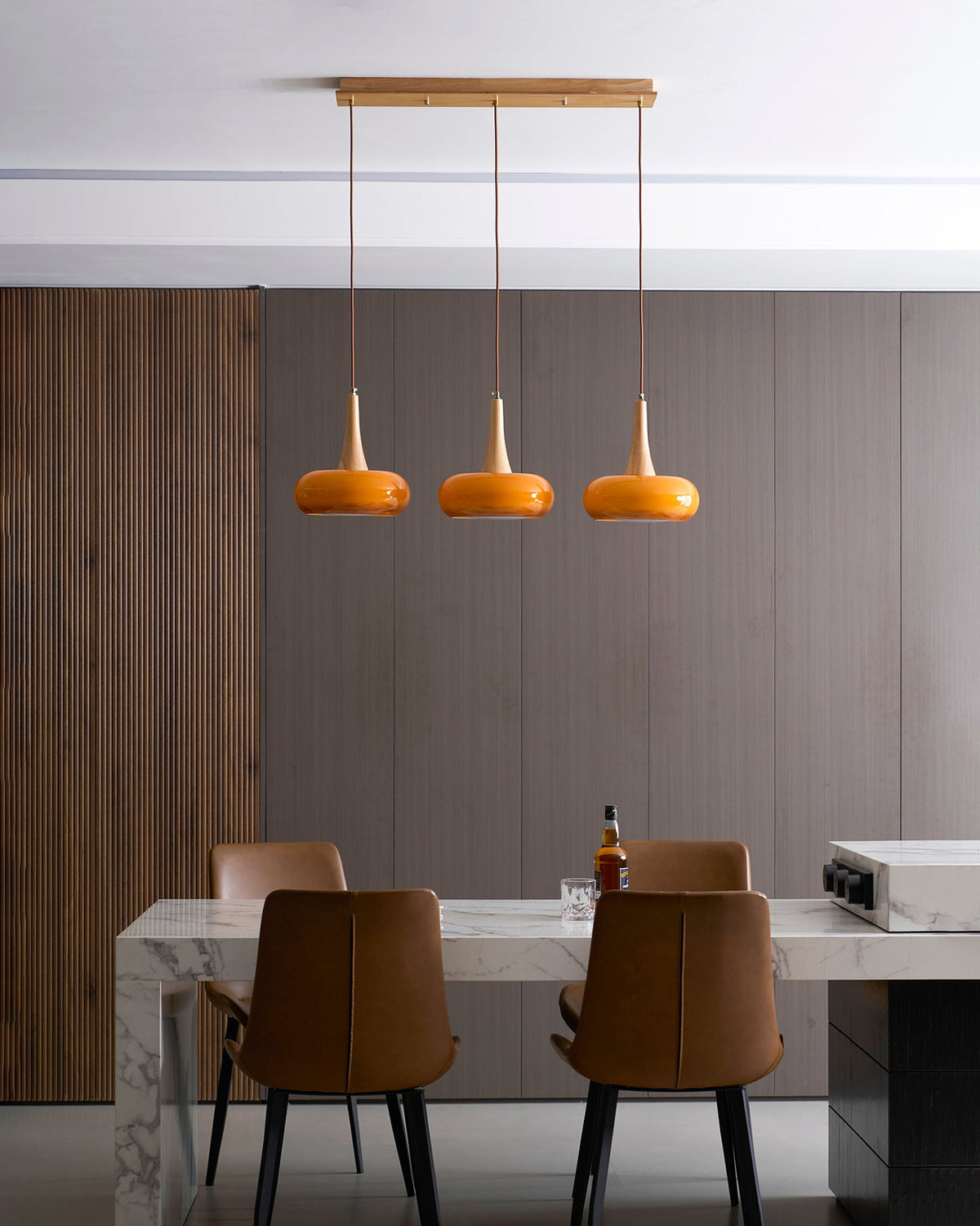 Suspension en bois et verre effet galet