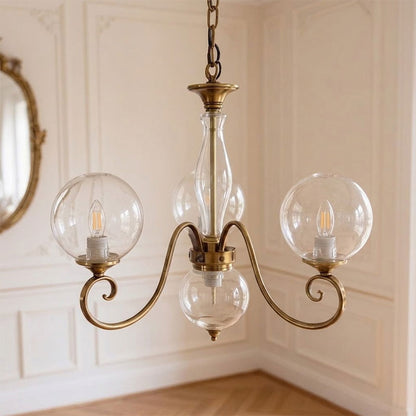 Lustre globe en laiton sculpté