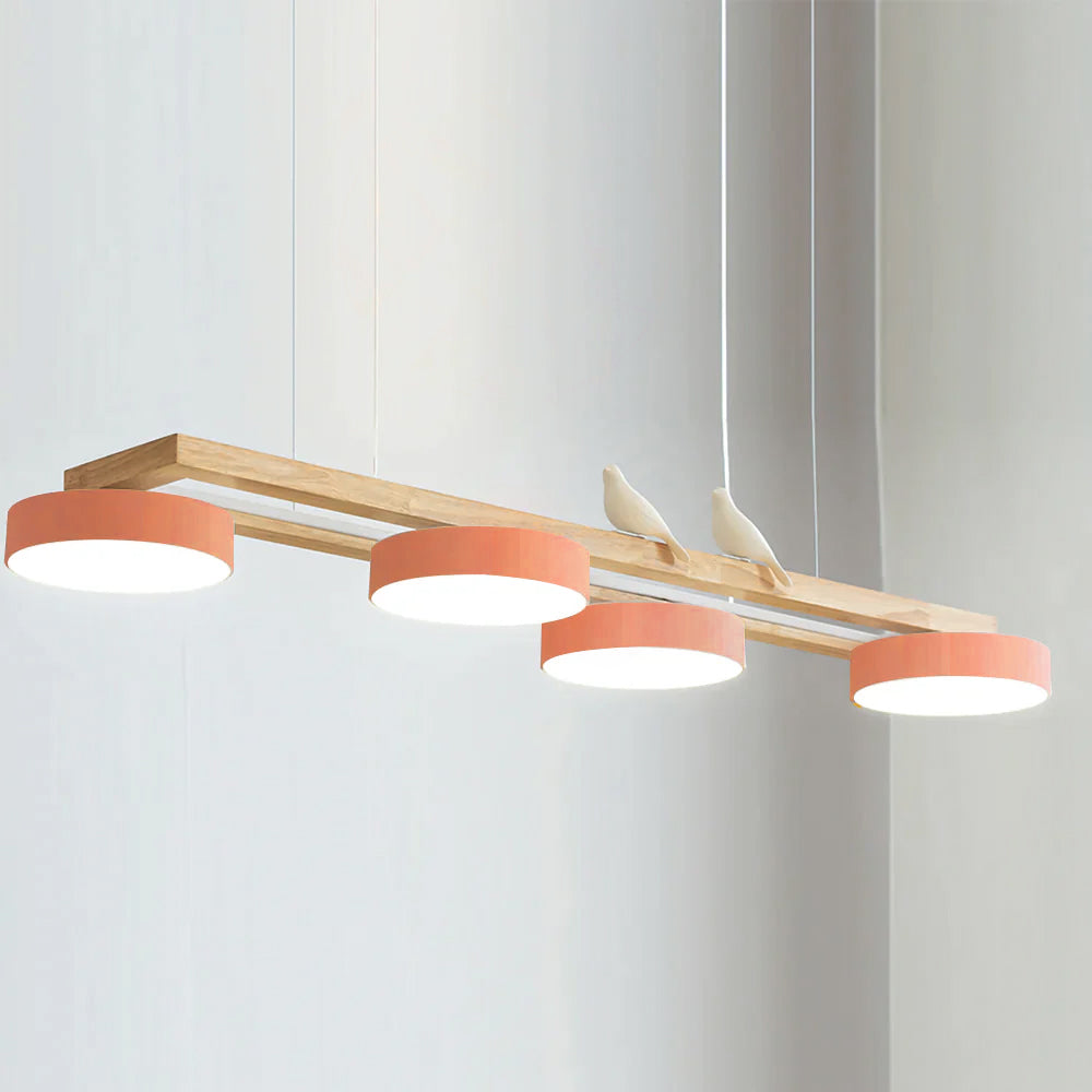 Lustre en bois linéaire avec motif d’oiseaux
