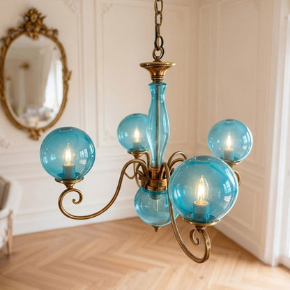 Lustre globe en laiton sculpté