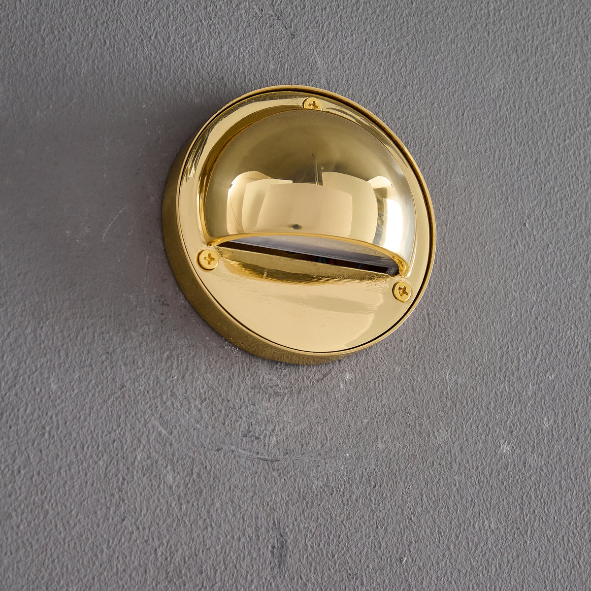 Applique murale compacte en laiton