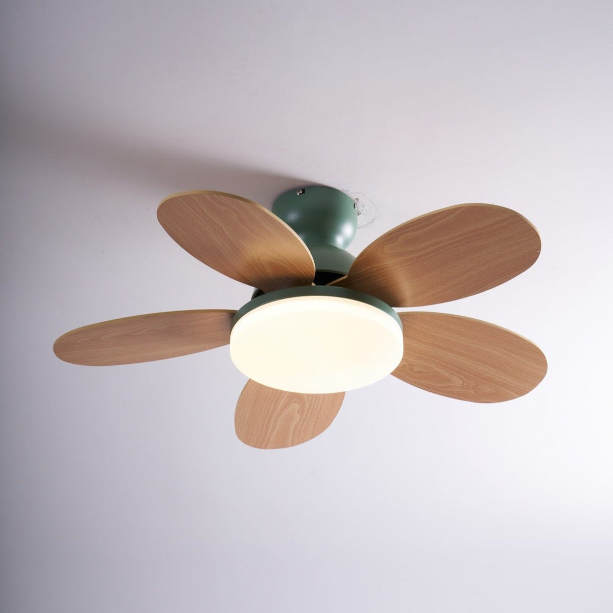 Ventilateur de plafond en bois à pales en forme de fleur