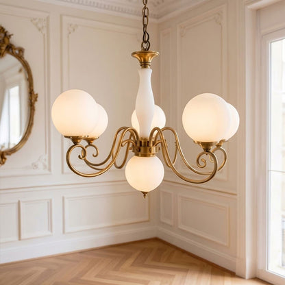 Lustre globe en laiton sculpté