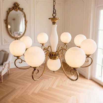 Lustre globe en laiton sculpté