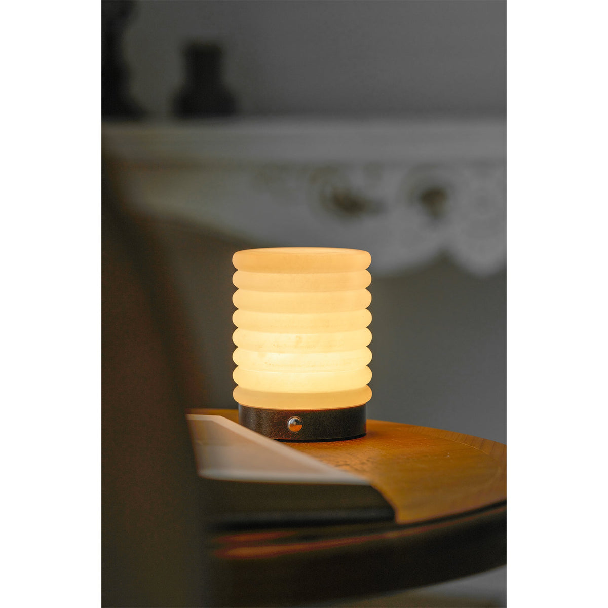 Lampe de table minimaliste en albâtre Alvane