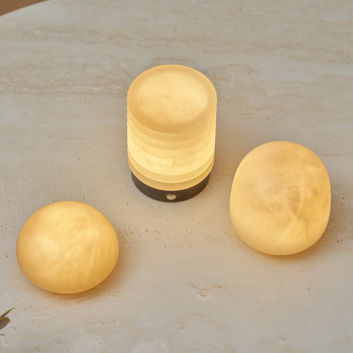 Lampe de table minimaliste en albâtre Alvane
