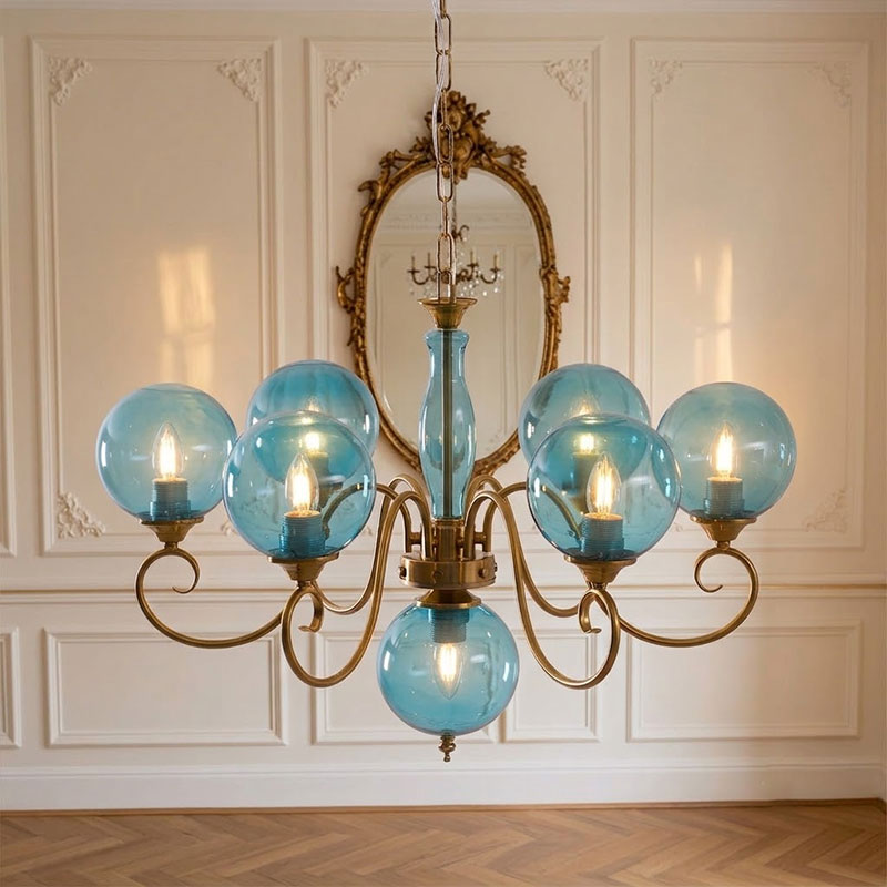 Lustre globe en laiton sculpté