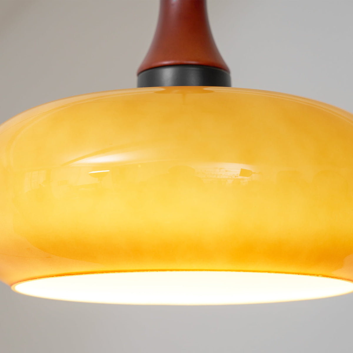 Suspension à brancher en verre ambré