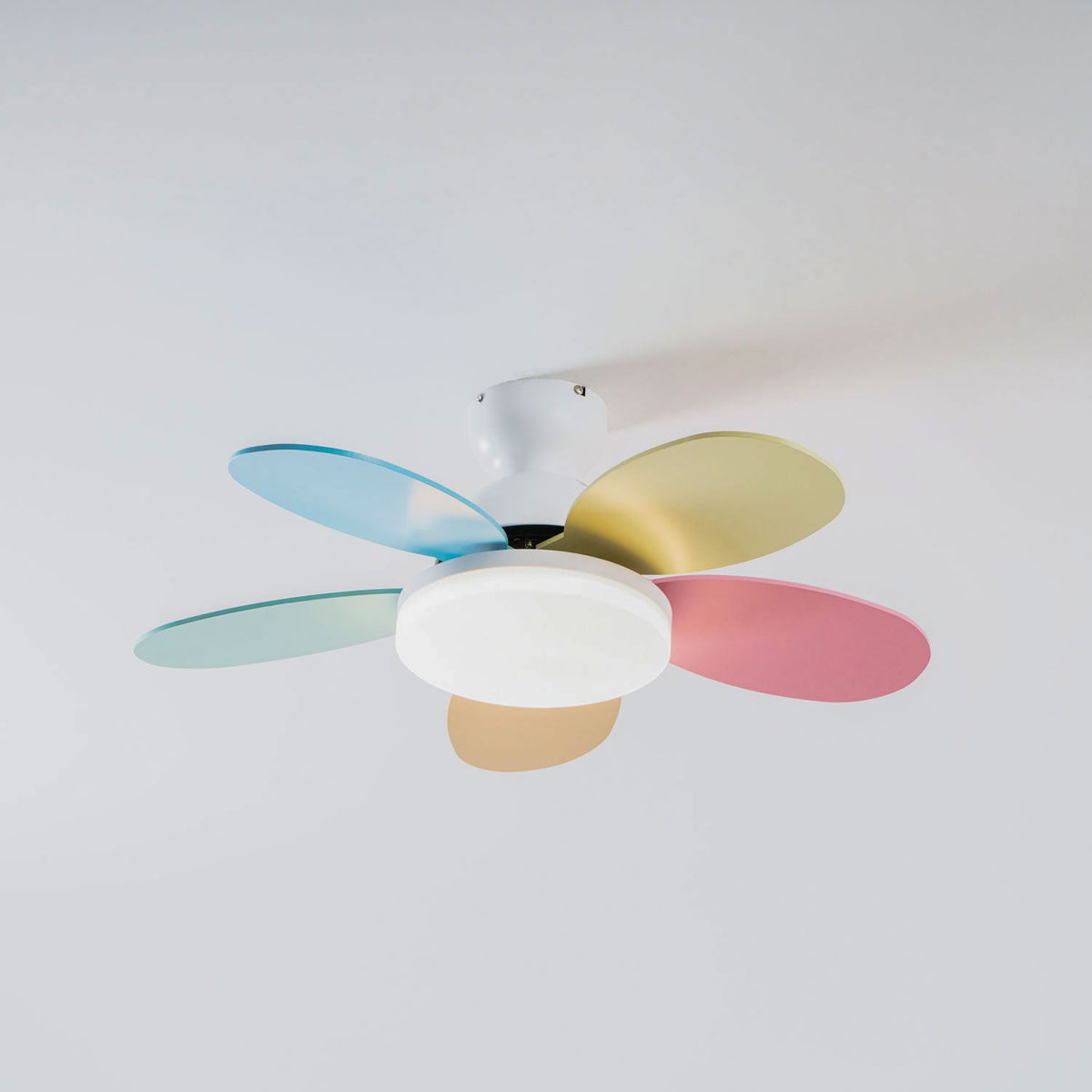 Ventilateur de plafond en bois à pales en forme de fleur